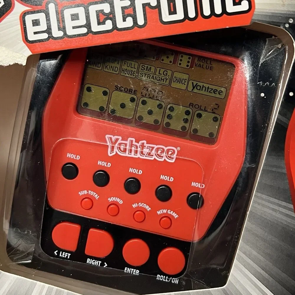 Hasbro Yahtzee Handheld Digital Game - A2125 - NEW- Sealed